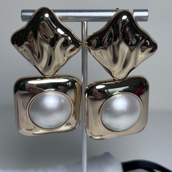 Self Portrait Revolve Mottled Gold Pearl Tiered Luxury Statement Earrings New - Picture 4 of 7